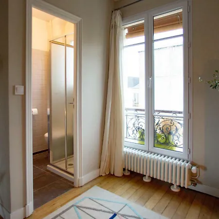 Chambre D'hote Parisienne Bed and breakfast *